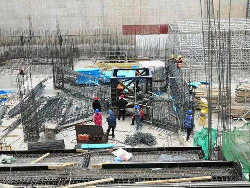 標準化施工助推項目塔吊建設(shè)